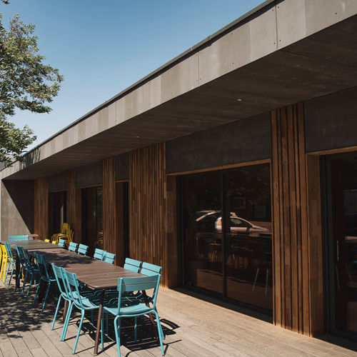 Revestimento de fachada em réguas - MISTRAL PANELS - em madeira de freixo / vertical / texturizado