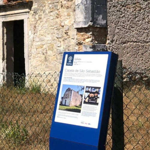 Totem para ambiente externo - ROTAS RELIGIOSAS - Floema - em aço galvanizado / para espaço público / para áreas urbanas