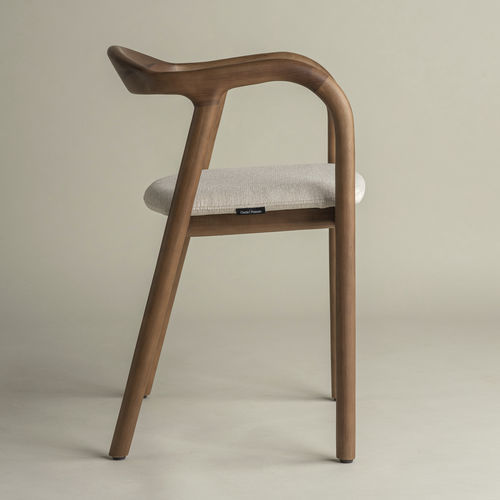 Cadeira contemporânea - Mosso  - Pommier Furniture - para ambiente interno / em tecido / com base em carvalho