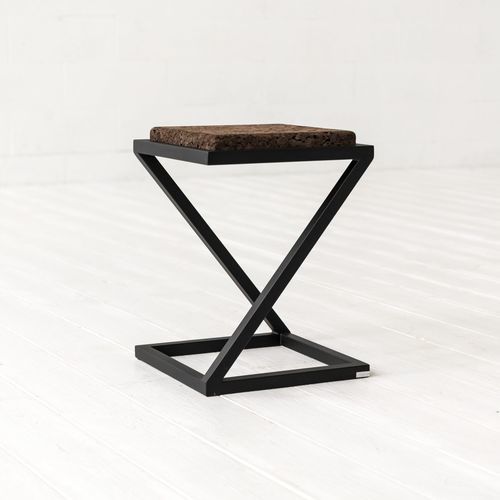 Banqueta contemporânea - X - IDDO - em cortiça / com base em aço / preta