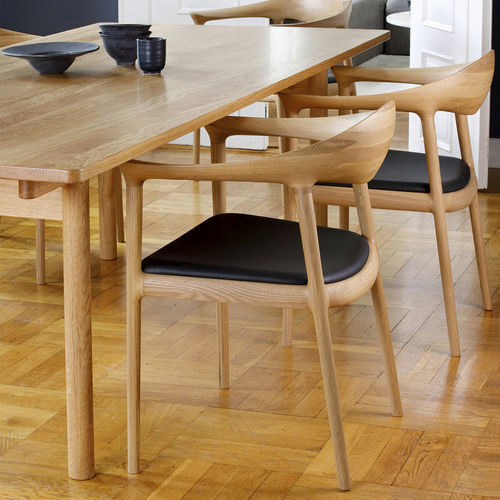 Cadeira de design escandinavo - Bridge  - BERNSTORFFSMINDE - para ambiente interno / em couro / com base em carvalho