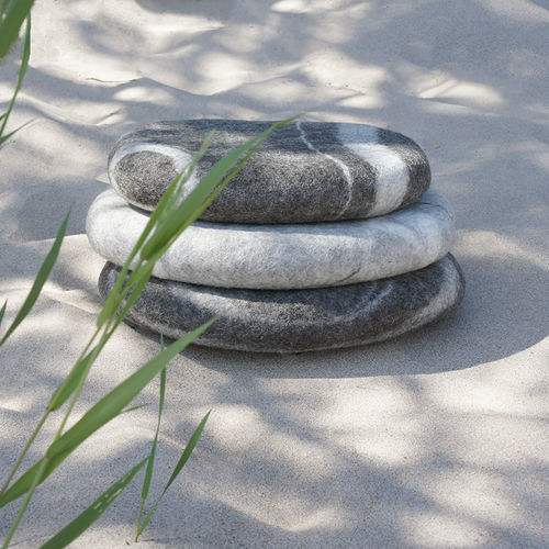Almofada para cadeira - BABY STONE - Katsu Stones - de piso / para ambiente interno / redonda