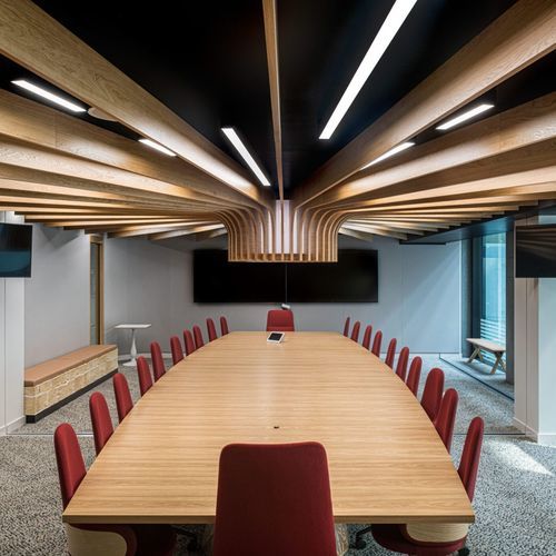 Forro em madeira - Specialist Joinery Group - em réguas / para escritório / para sala de conferências