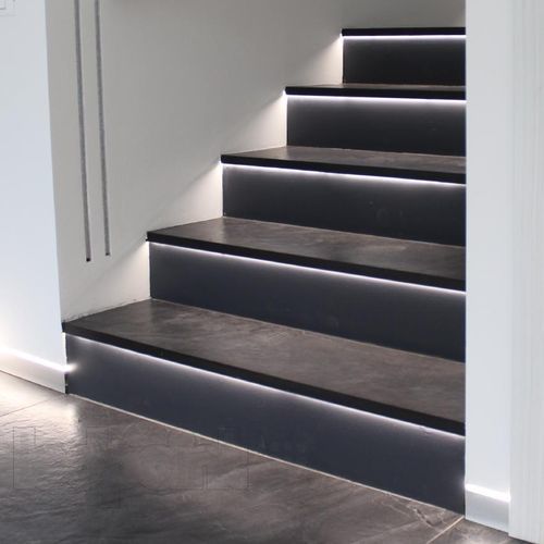 Degrau com perfil de alumínio - PR-ST01-02-S2 - Ledpoint - com iluminação LED