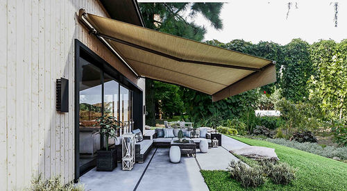 Toldo reto com box - 210 - Lavia Outdoor Living Space - de braço pivotante / manual / para pátio
