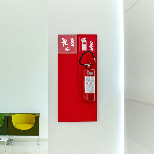 Suporte para extintor em polipropileno - Plate - DAKEN SPA - em policarbonato / vermelho / de parede