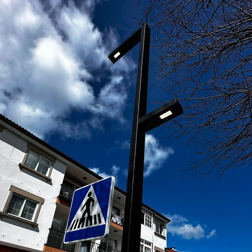 Poste de iluminação pública - TOURO - IDELNOR - contemporâneo / em aço termolacado / em aço galvanizado
