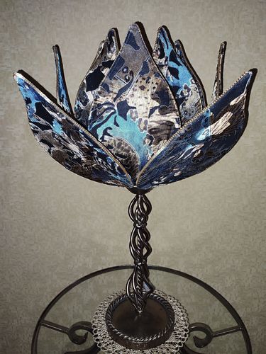 Luminária de mesa - 7801 - DelightLamps - metálica / em veludo / clássica