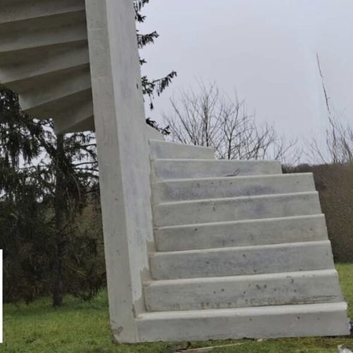 Escada pré-fabricada - Groupe Saint Léonard - em U / com degraus em concreto / com estrutura em concreto