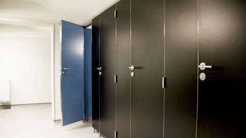 Divisória para banheiro em aço inoxidável - LTT - Eltete Oy - em aço inoxidável / em laminado