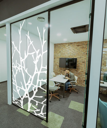 Painel de vidro com jateamento - BRANCHAGES - Infiniglass - estrutural / decorado / colorido