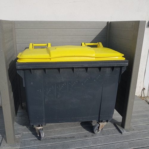 Resguardo para lixeira profissional - Urban'Ex - em material reciclado