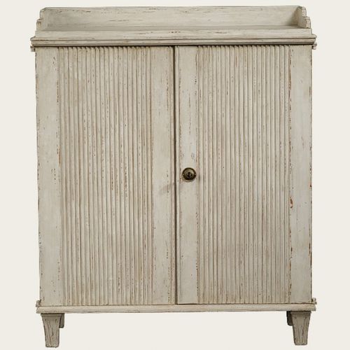 Buffet aparador alto - GUS 144  - CHELSEA TEXTILES - de estilo Gustavien / em madeira maciça / em madeira pintada