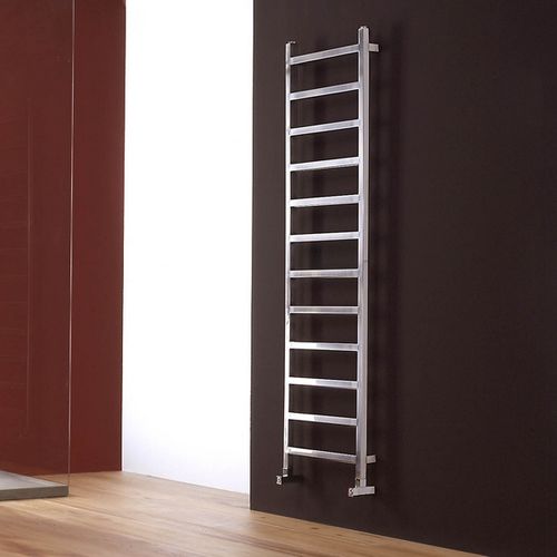 Aquecedor de toalhas a água quente - UPPER - AD hoc - elétrico / 0 W–500 W / contemporâneo