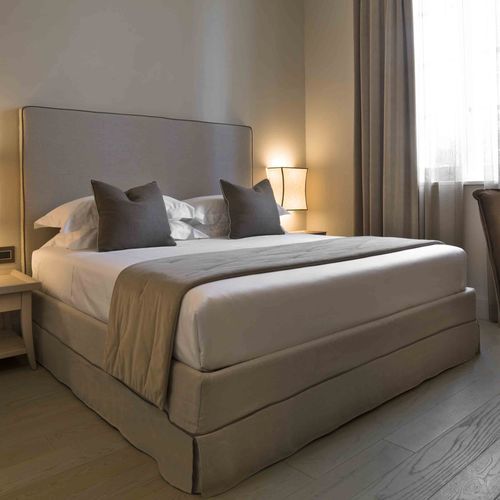 Cama de casal - BALMAIN - VILLEVENETE BY GATTI - design / estofada / com cabeceira estofada