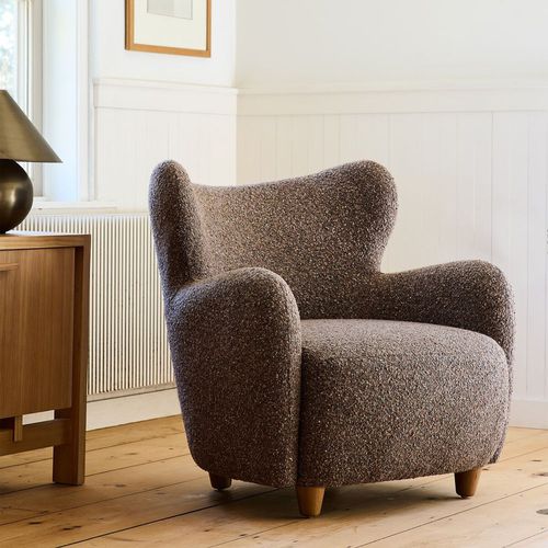 Poltrona contemporânea - Jodie Wing - West Elm - em tecido / em madeira maciça / marrom