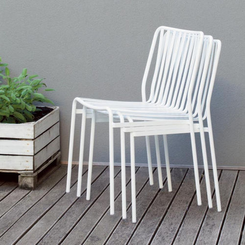 Cadeira de jardim contemporânea - STREET - INGENIA CASA - para ambiente interno / em metal laqueado / empilhável