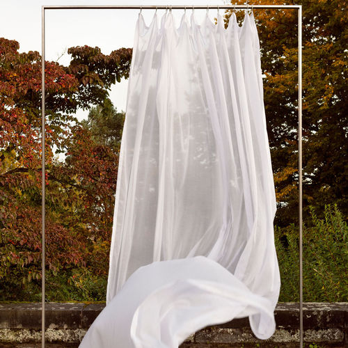 Cortina de voile de cor lisa - BENU PURE FR  - Fischbacher 1819 - em poliéster retardante de chama / lavável / retardante de chama