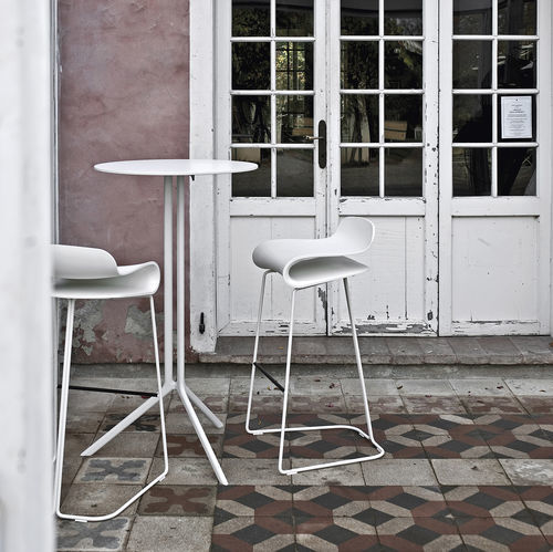 Mesa alta contemporânea - POULE - Kristalia - em laminado / em Fenix NTM / com base em alumínio pintado
