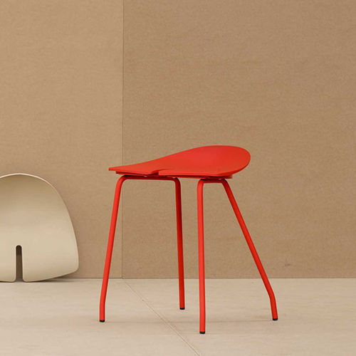 Banqueta contemporânea - ANT - Ondarreta - em polipropileno / com base em aço / preta