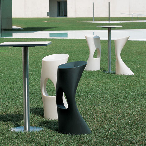 Banqueta alta de design original - FLOD - Mobles 114 editions - em polietileno / com base em polipropileno / com pé central