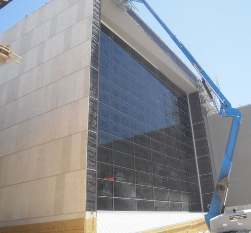 Revestimento de fachada em painéis - INDIANA STANDARD BUFF - Stone panels - em calcário / com acabamento natural / efeito pedra