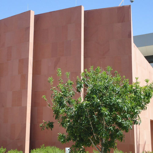 Revestimento de fachada em painéis - AGRA RED - Stone panels - em arenito / polido / de grande formato