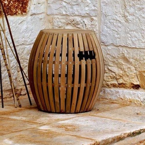 Banqueta contemporânea - SWING  - Unopiù - em teca / com base em teca / com pé central