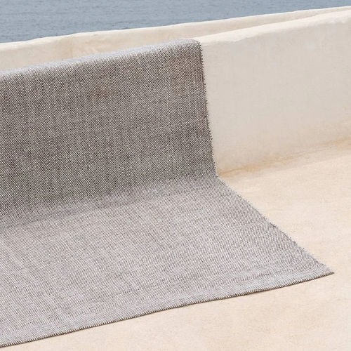 Tapete contemporâneo - Unopiù - de cor lisa / em PET reciclado / retangular