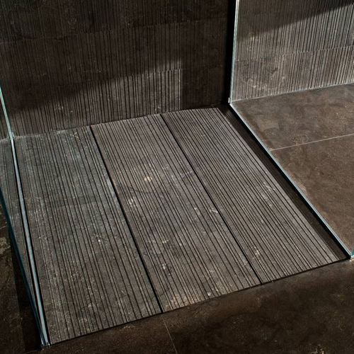 Piso de box retangular - FILO FLUSH - Salvatori - de embutir / em pedra natural / antiderrapante