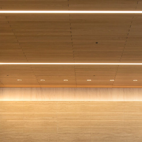 Forro com folheado de madeira - Derako® Tiles & Panels - Hunter Douglas Architectural - em MDF / em painéis / em placas
