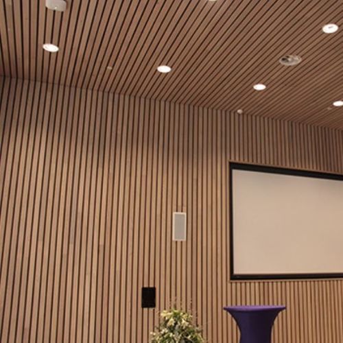 Forro em madeira maciça - Derako® Solid Linear BaseLine - Hunter Douglas Architectural - em réguas / para sala de conferências / para sala de estar