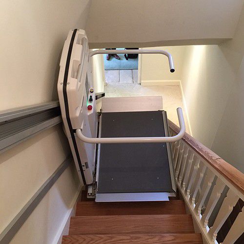 Plataforma elevatória para escadas para pessoas com mobilidade reduzida - STRAIGHT  - Platform Lift Company - convencional / para ambiente externo / para ambiente interno
