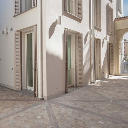 Veneziana fixa - FIRENZE - METRA Building - guilhotina / em madeira / metálica