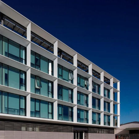 Fachada-cortina em painéis - POLIEDRA SKY TECH 50 CV - METRA Building - em vidro / decorativa / acústica