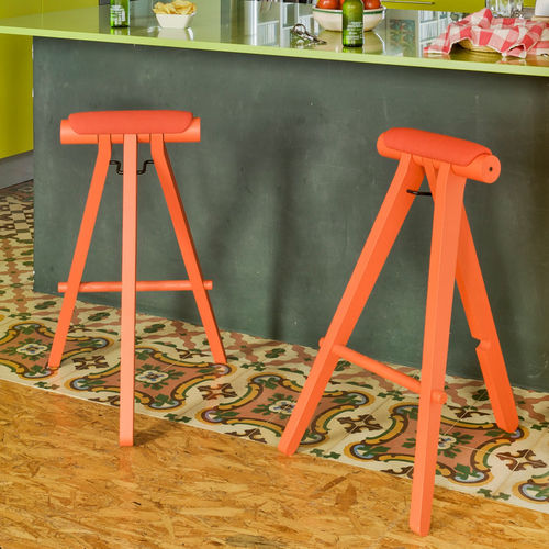 Banqueta alta clássica - PERIGALLO  - SANCAL - com base em madeira de freixo / estofada / com apoio para pés