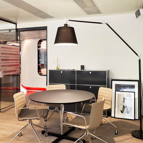 Mesa contemporânea - USM Kitos - USM Modular Furniture - em MDF laqueado / metálica / em laminado