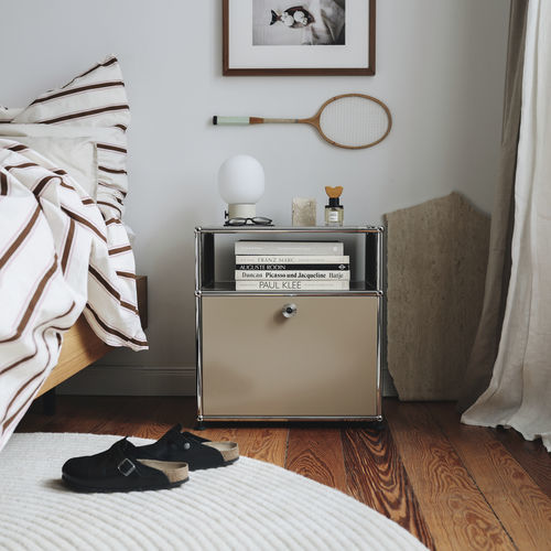 Criado-mudo contemporâneo - USM Haller - USM Modular Furniture - metálico / retangular / com compartimento de arrumação