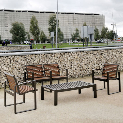 Conjunto de mesa e cadeiras contemporâneo - NEWPORT  - AREA - em madeira / para espaço público