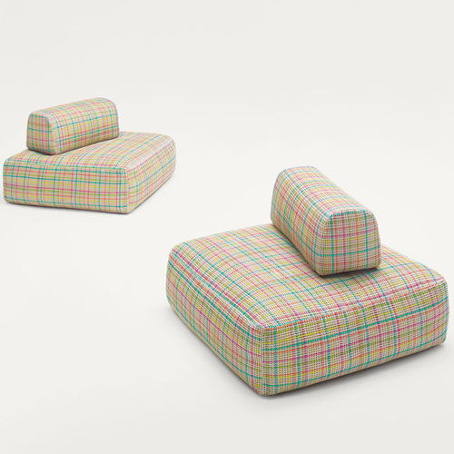 Puff contemporâneo - HOPI - PAOLA LENTI - em tecido / em poliestireno / quadrado