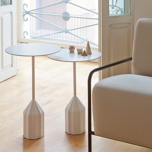 Mesa lateral contemporânea - BURIN MINI - Viccarbe - em MDF laqueado / com base em aço termolacado / redonda
