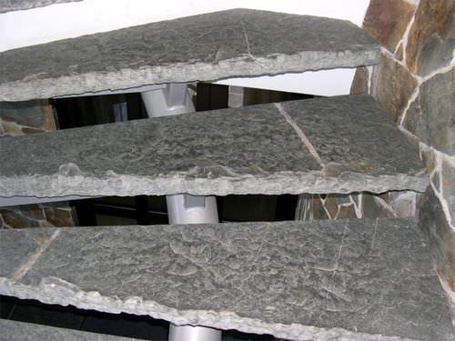 Degrau em pedra natural - CRYSTAL GREEN - Theis-Böger Schiefer-Pizarras - em ardósia
