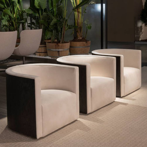 Poltrona contemporânea - Confident  - Living Divani - em tecido / em couro / em madeira