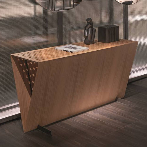 Aparador contemporâneo - Alvea - Living Divani - em carvalho / com base em aço pintado / triangular
