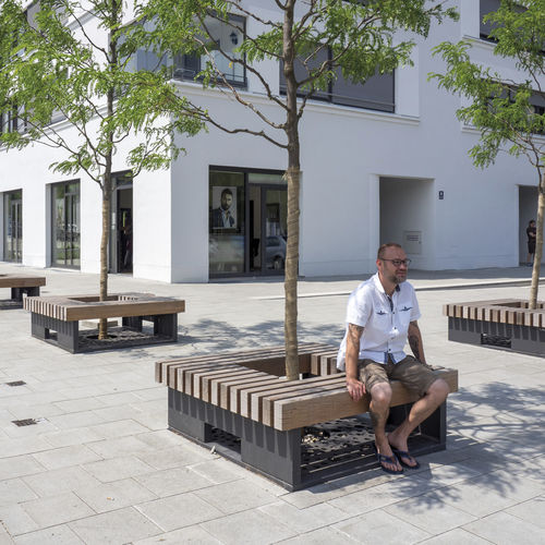 Banco para espaço público contemporâneo - ROUGH&amp;READY CARR&Eacute; - Streetlife - em madeira / em aço galvanizado / em aço termolacado