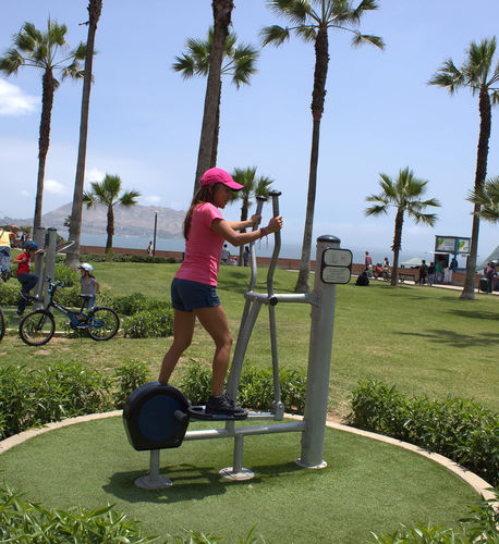 Bicicleta estática para espaço público - X-ercise - KOMPAN - para estação de ginástica ao ar livre / para parque infantil