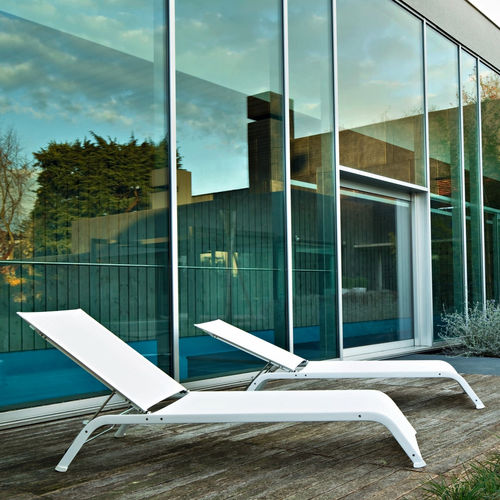 Espreguiçadeira contemporânea - LAZY LETTINO - SERRALUNGA - em Batyline® / em alumínio pintado / com encosto ajustável