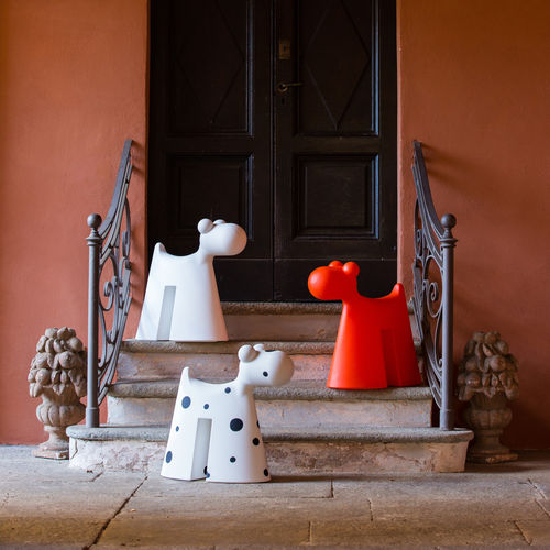 Escultura em polietileno de baixa densidade (PEBD) - DOGGY - SERRALUNGA - para jardim / de piso / branca