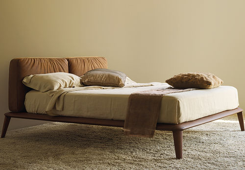 Cama de casal - TUSCAN - Falegnami - contemporânea / com cabeceira estofada / em tecido