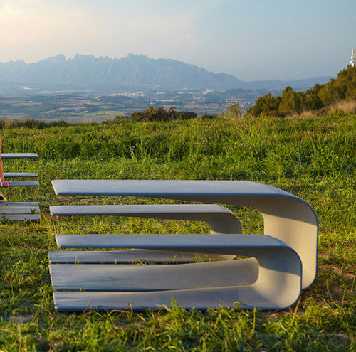 Conjunto de mesa e bancos contemporâneo - GRASSHOPPER - Escofet - em concreto / para jardim / para ambiente externo